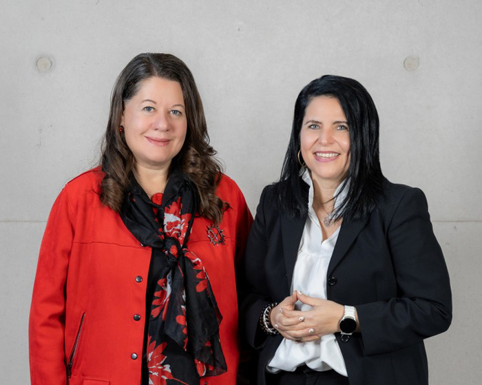 Karin Steiner (links), Leiterin des Instituts für Entrepreneuship & Innovation und Claudia De Vincenzi-Wurnig (rechts), Mitarbeiterin des Instituts